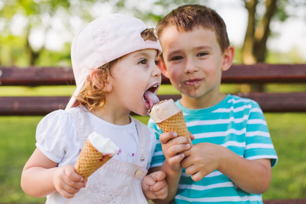 siblings sharing ice cream